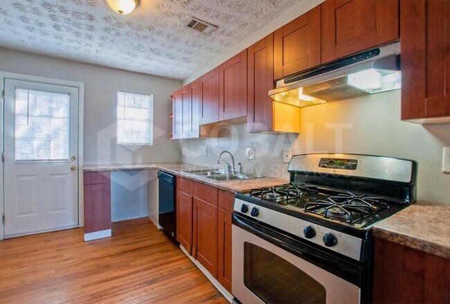 Photo - 25 Bradley St NE