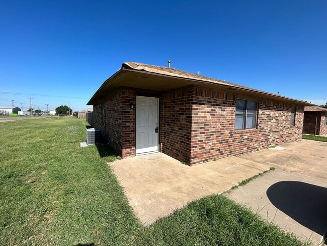 Building Photo - Cute 2 bed 1 bath you don't want to miss!