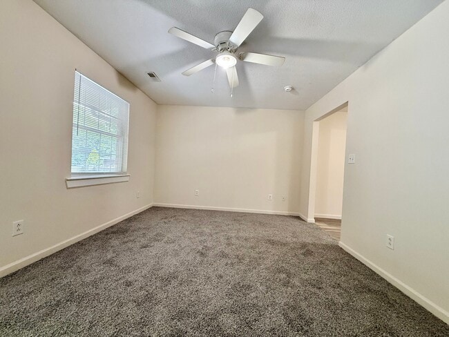 Building Photo - 2827 McKinley Rd