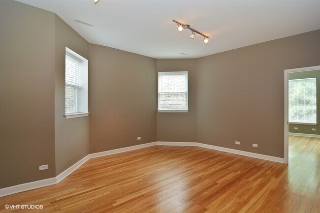 Photo - 2307 N Springfield Ave Unit 2