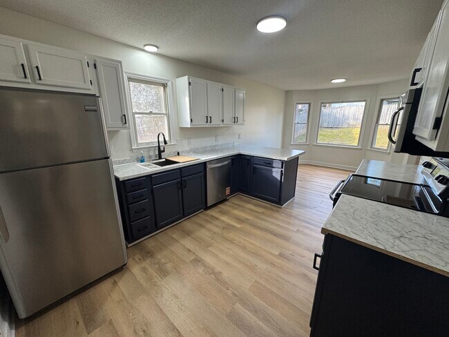 Photo - 1821 Swann St