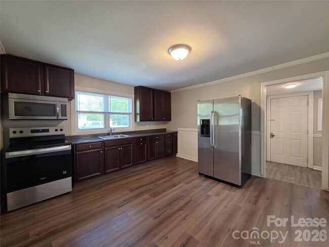 Photo - 337 Fox St SW