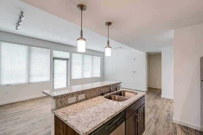 Photo - 3900 Monument