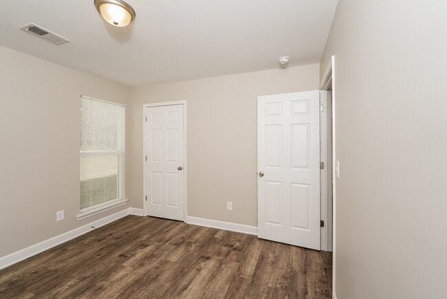 Photo - 160 Willowridge Ln