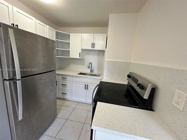 Building Photo - 717 NW 5th Ave Unit 1A