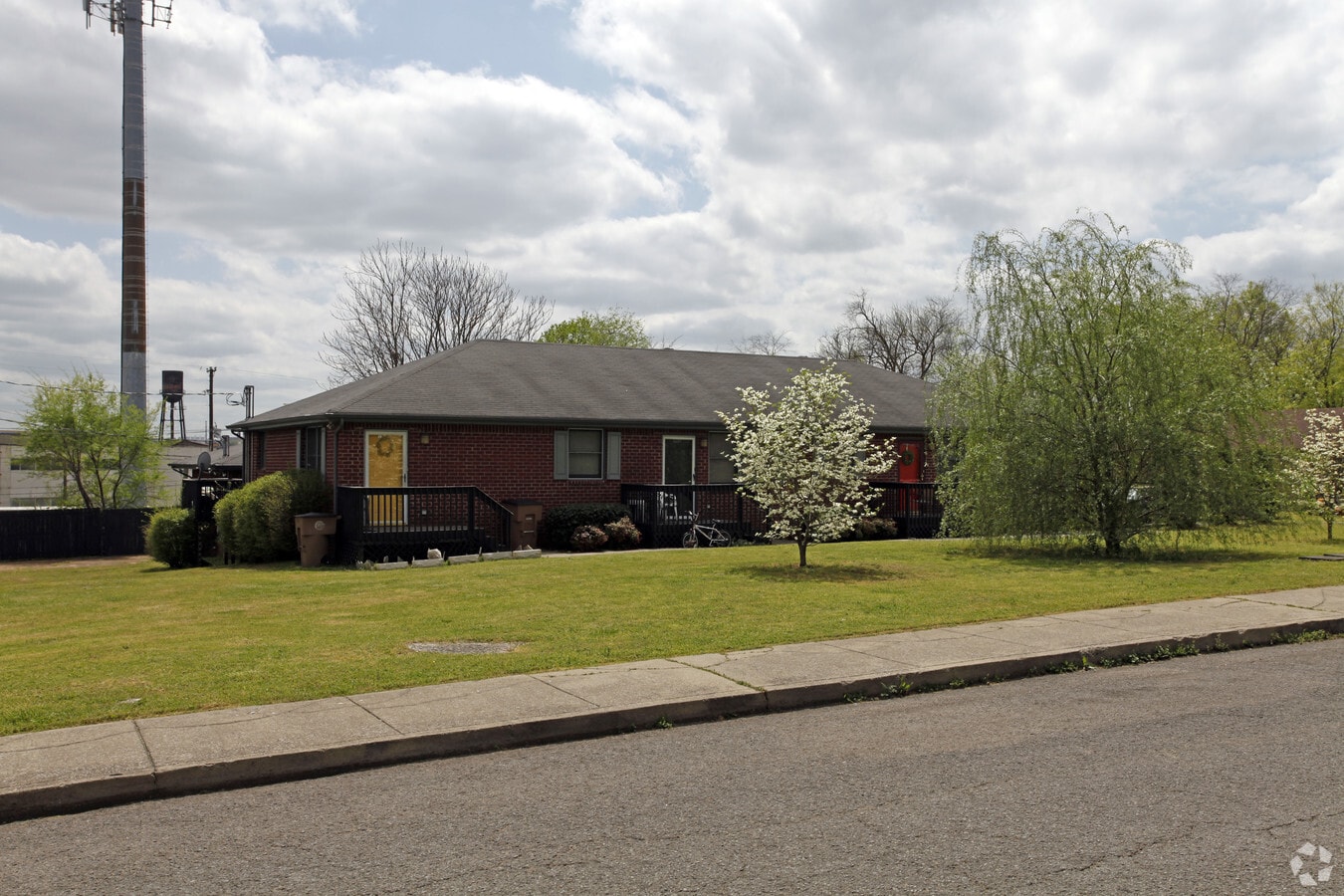 Photo - 912-917 12th Ave N