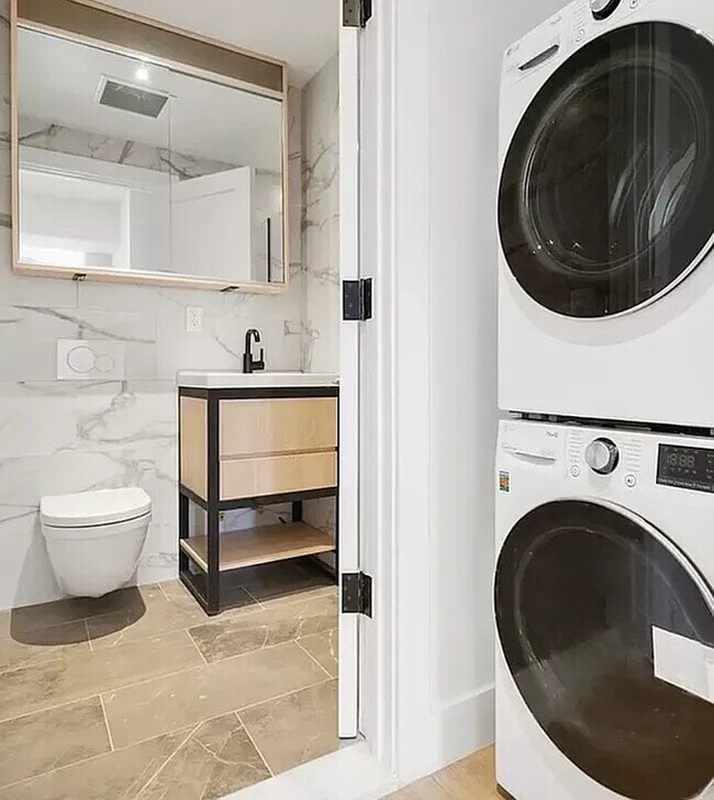 Photo - 207 E 4th St Unit 3A