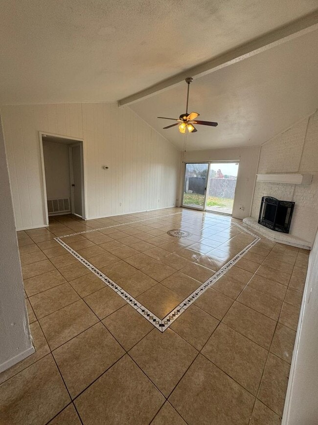 Photo - 2320 Montclair Cir