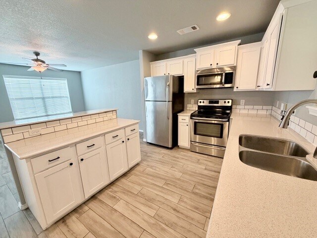 Photo - 287 S Breakwater Ln
