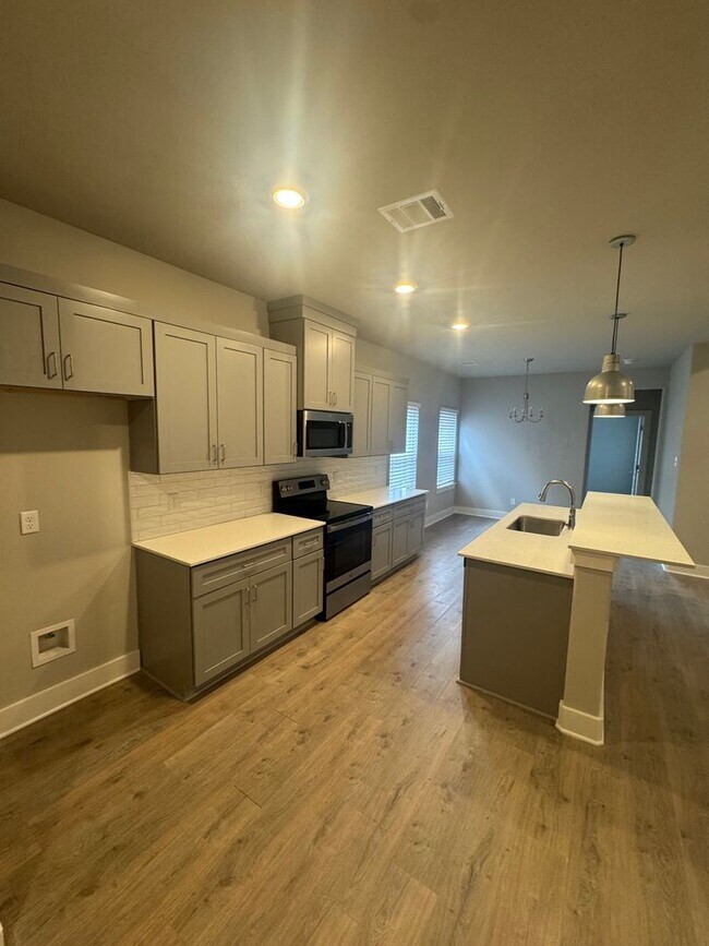 Photo - MOVE IN READY - 3/2/2 - GODLEY ISD