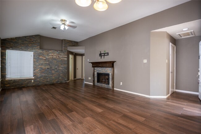 Photo - 46 N Rushwing Cir
