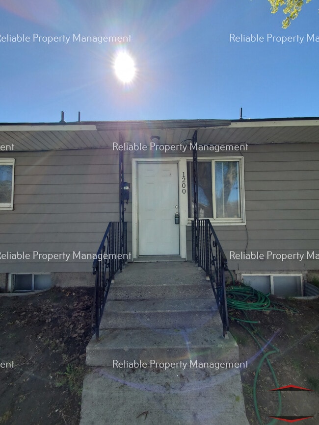 Building Photo - 1200 Idaho Ave Unit 1200