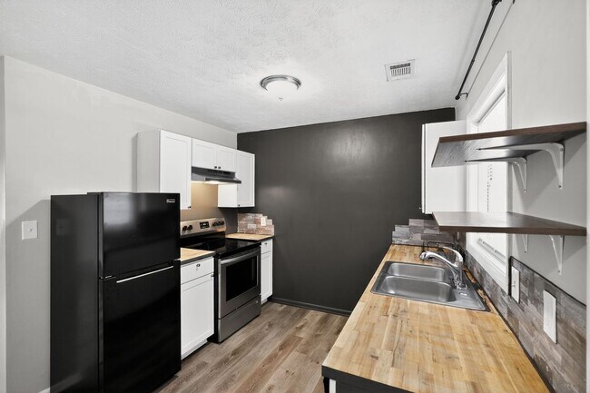 Photo - 1351 Eason St NW