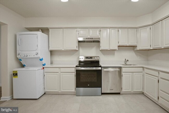 Building Photo - 3709 S George Mason Dr Unit 114
