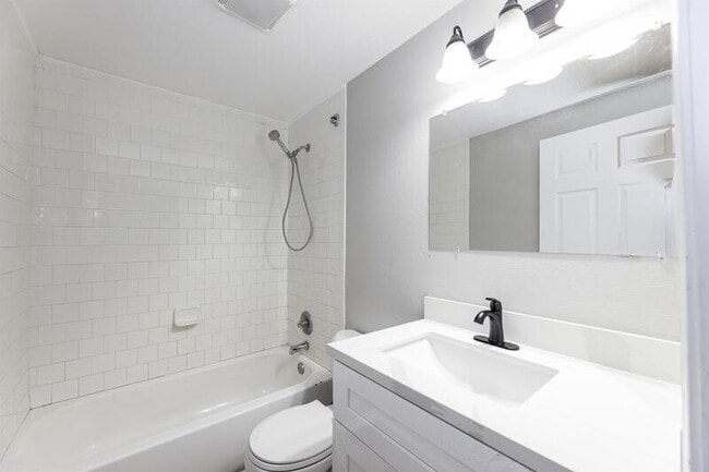 Photo - 1505 Brazos St