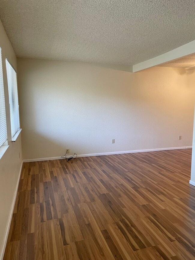 Photo - 1 bed/1 bath apartment close to CSU, bike trails, restaurants, shopping and more! Unit E205