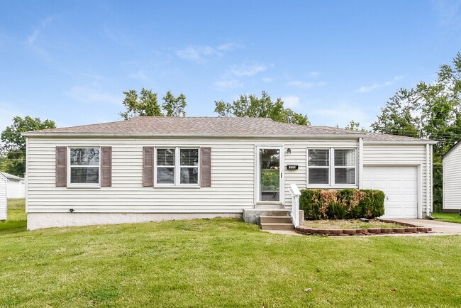 Photo - 1123 Roxton Dr