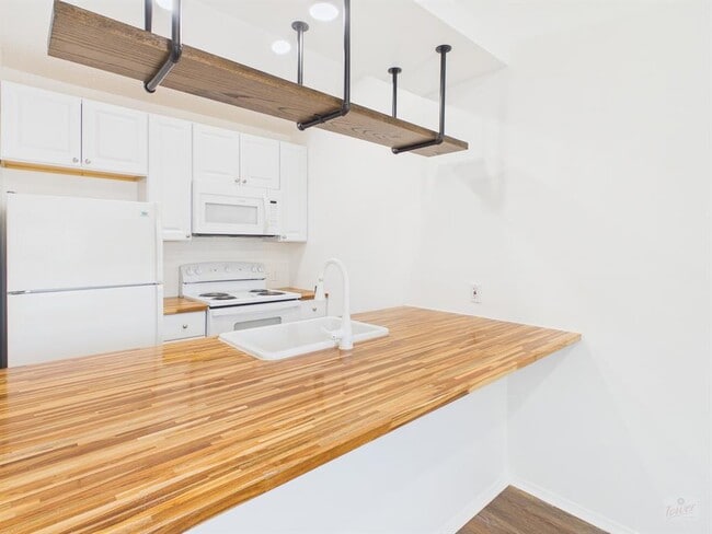 Photo - 1303 Hollow Creek Dr