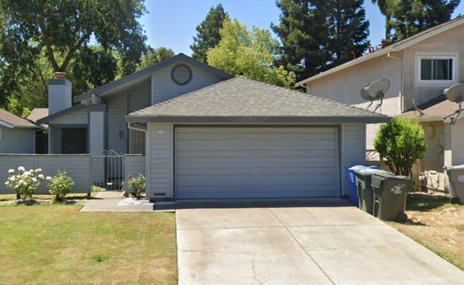 Building Photo - Adorable 3/2 Waiting For You! Please reference full ad for viewings