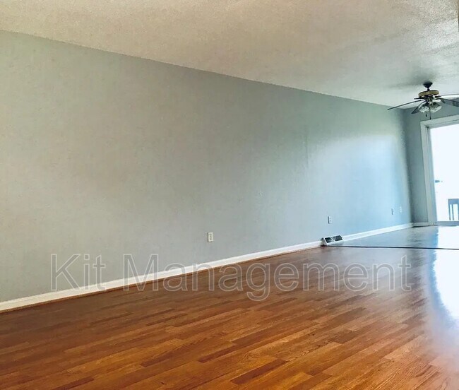 Photo - 6055 Lewis Ave