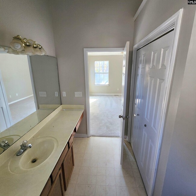 Photo - 222 Salusbury Ln