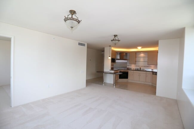 Building Photo - Hawaiki Tower - 2 bedroom, 2 bath with 2 c... Unit 1004