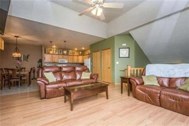 Photo - 523 E 4th St