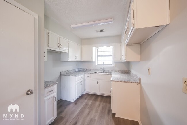 Photo - 7260 Northbrook Dr