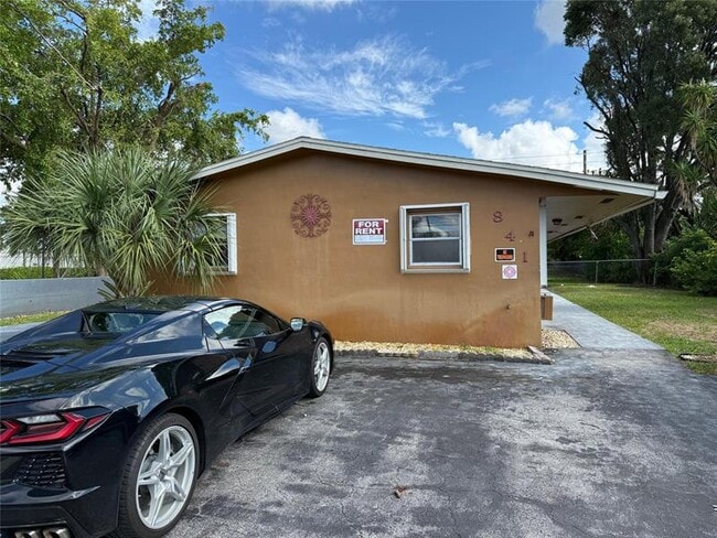Photo - 841 NW 39th St Unit 4