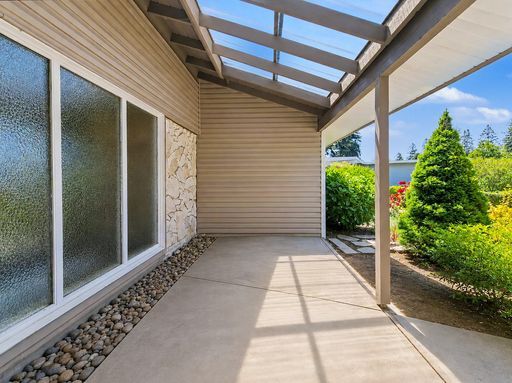Photo - AVAILABLE JULY 20TH! Beautiful Views of Lake Sammamish, 5 bed/3 bath with Fully Fenced Yard