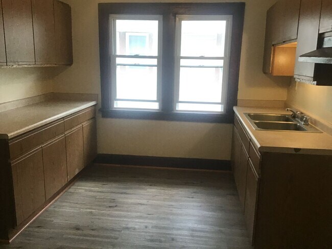 3734-3736 W Roberts St - 3734-3736 W Roberts St Apartment Unit upper