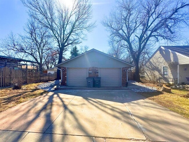 Photo - 910 NW Dearborn Ave