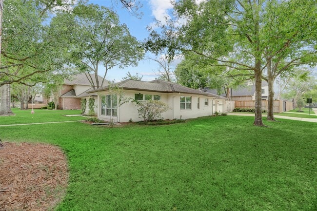 Building Photo - 8825 Cedarbrake Dr