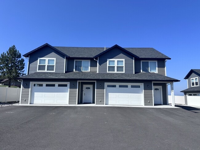 Building Photo - 2300 Deerfield Ln