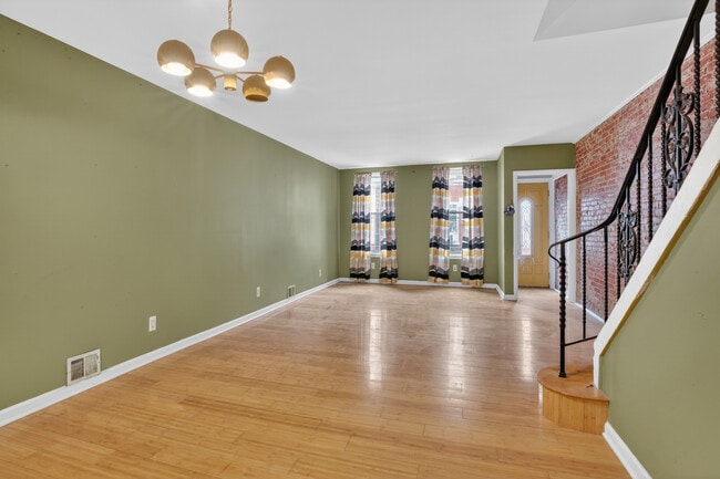 Photo - 419 McClellan St