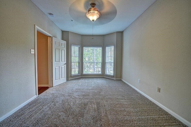 Building Photo - 1901 Post Oak Park Dr Unit 7302