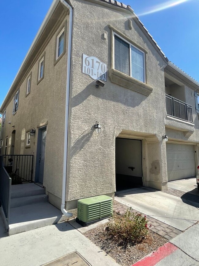 Delightful 2 Bedroom 2 Bathroom Townhouse! - Delightful 2 Bedroom 2 Bathroom Townhouse!