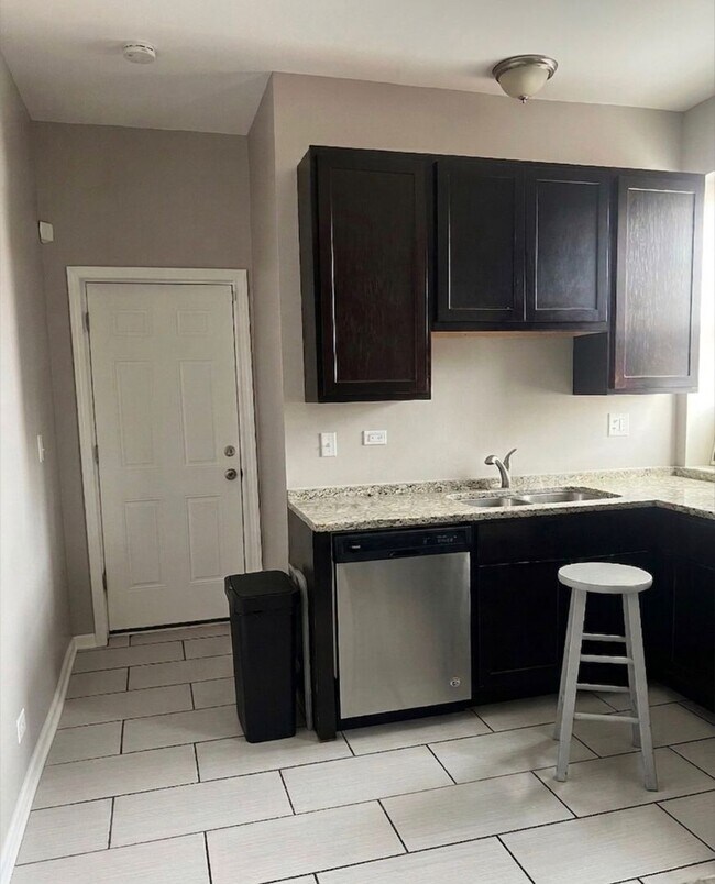 Photo - 1523 N Harding Ave Unidad 2F