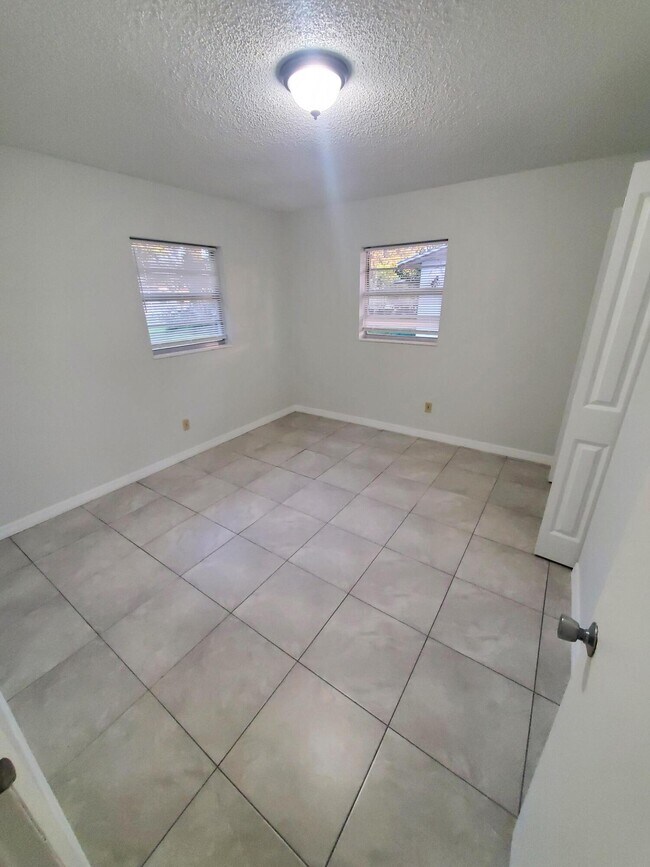 Photo - 2584 Seneca Ave