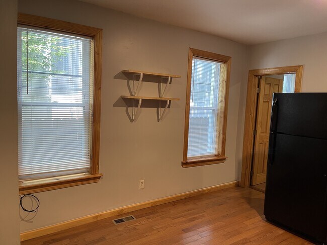 Photo - 329 N Preston St Unidad 1