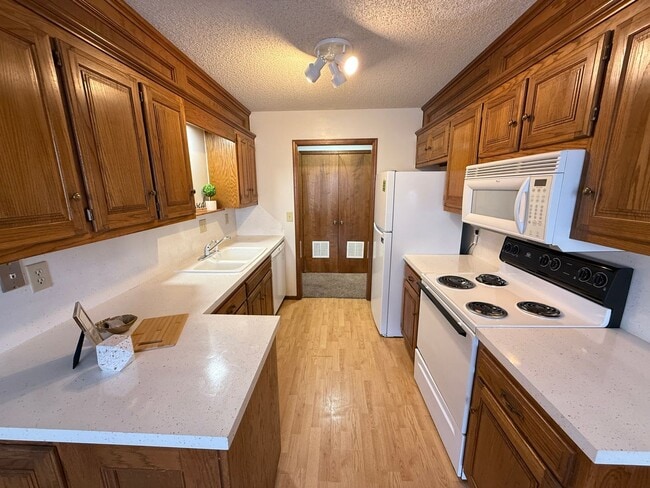 Building Photo - Copper Tree Apartments Unit 416C