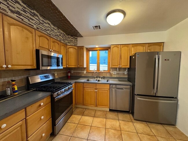 Photo - 162 W 53rd St Unit 2