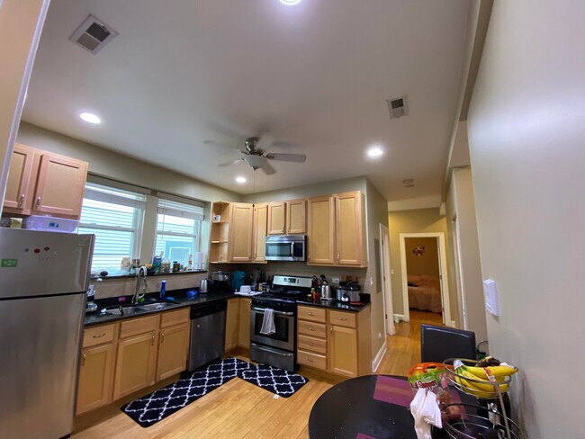 Photo - 3657 N Janssen Ave