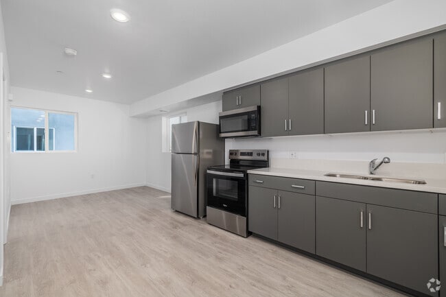 1BR, 1BA - 347SF - Kitchen