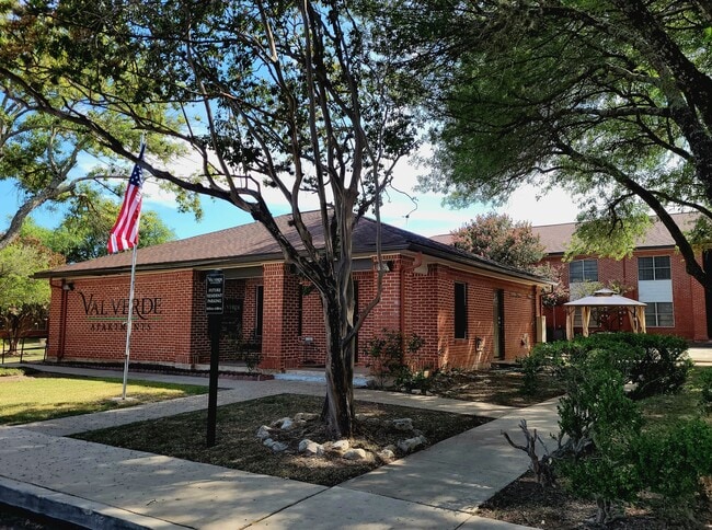 Photo - Val Verde Apartments