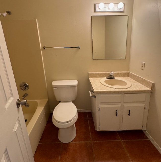 Photo - 301-329 James St