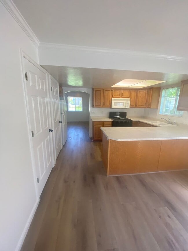 Photo - 168 Coventry Pl
