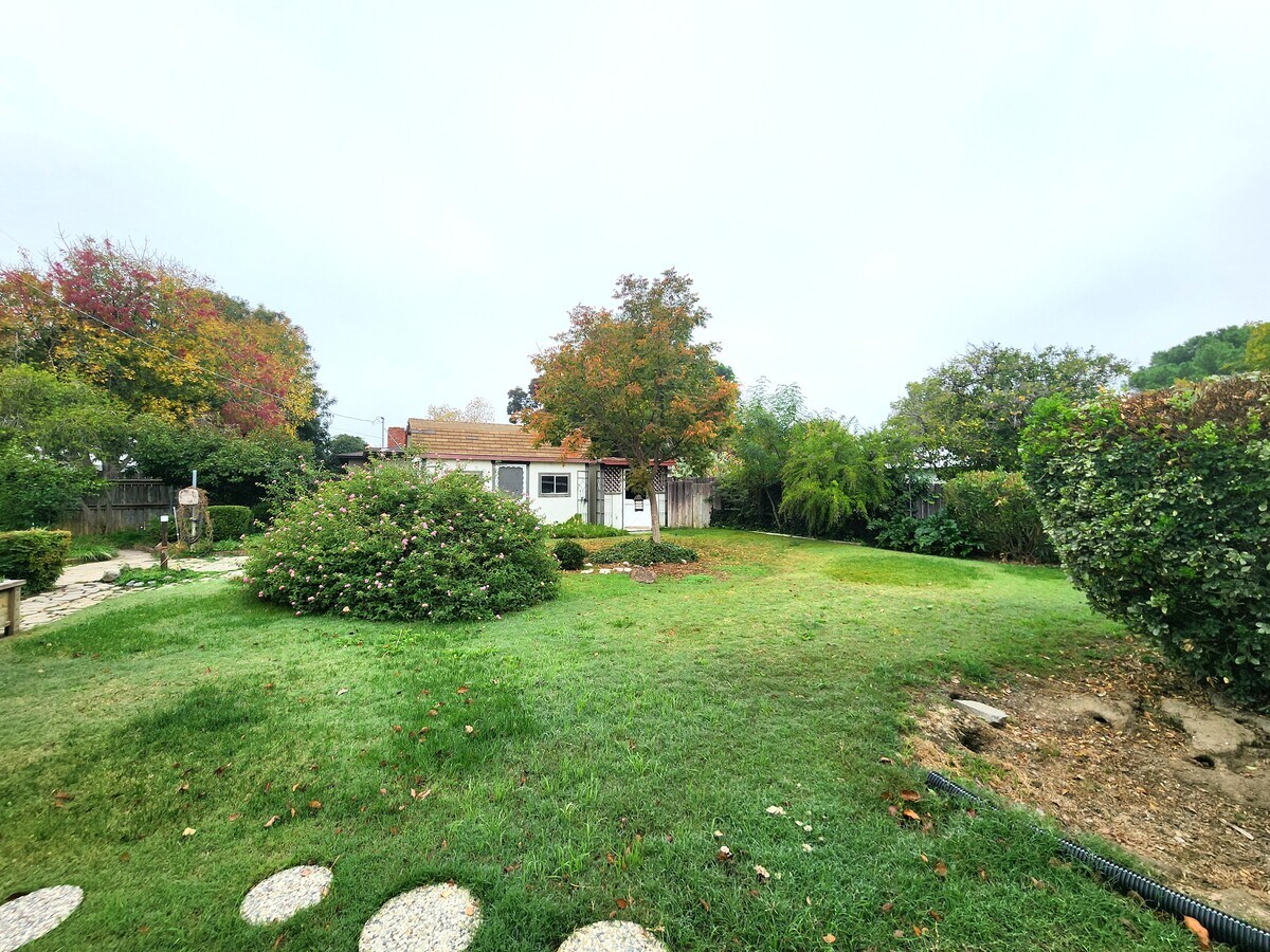 Photo - 1130 East St