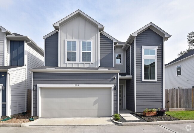 Building Photo - Modern Living in a Gated Community Near Do... Rental