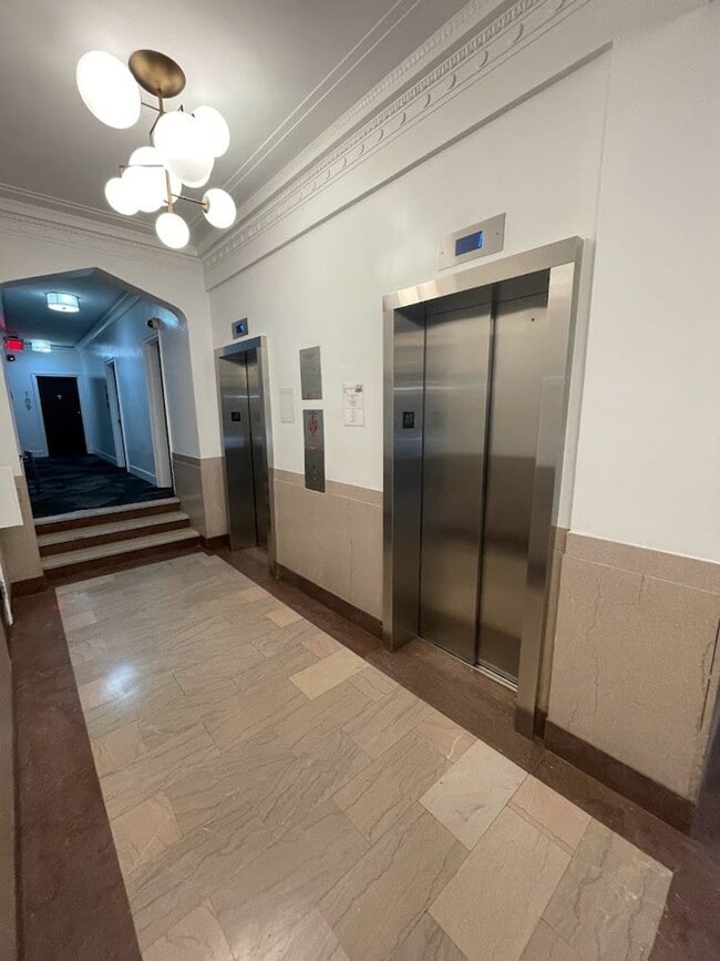 Photo - Updated Corner Unit at the Swarthmore in F...